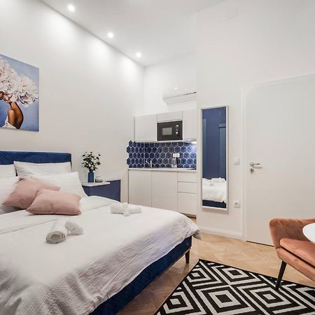 D58 - Grand Boulevard Royal Apartment - Best Location By Bqa بودابست المظهر الخارجي الصورة
